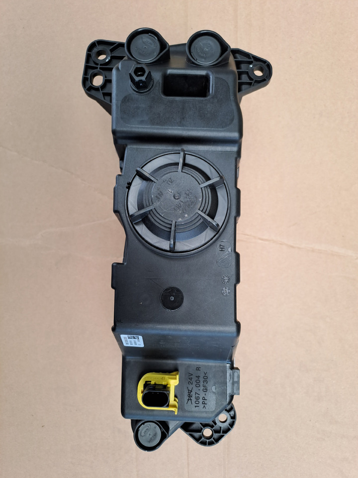 Neuwertiger Nebelscheinwerfer MAN TG3 rechts, Artikel - Nr. : 81.25204 - 0002 / 0001 - مصابيح الضباب - شاحنة: صورة 4 Neuwertiger Nebelscheinwerfer MAN TG3 rechts, Artikel - Nr. : 81.25204 - 0002 / 0001 - مصابيح الضباب - شاحنة: صورة 4