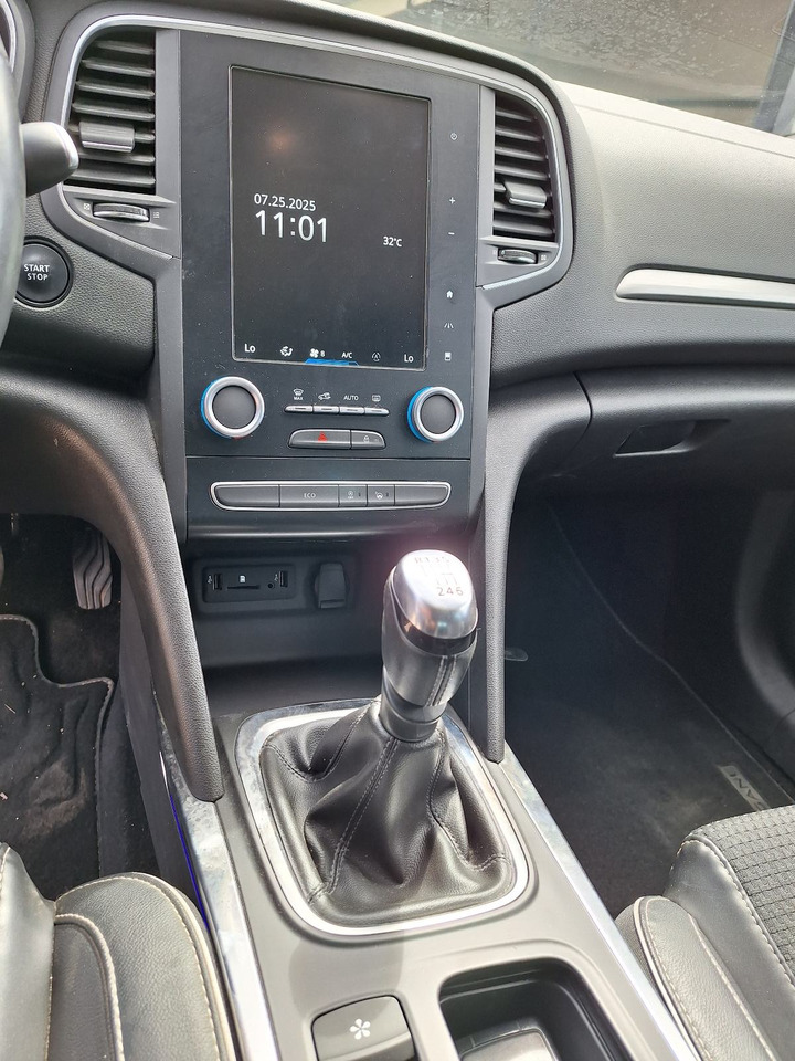 Renault Megane Blue dCi 95, zamjena - سيدان: صورة 4 Renault Megane Blue dCi 95, zamjena - سيدان: صورة 4