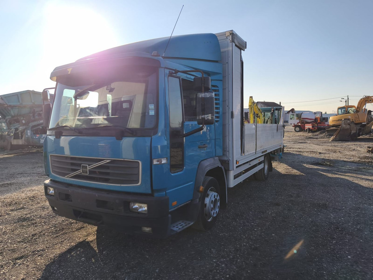 VOLVO FL 12 250, 2004 god. - شاحنات مسطحة: صورة 3 VOLVO FL 12 250, 2004 god. - شاحنات مسطحة: صورة 3