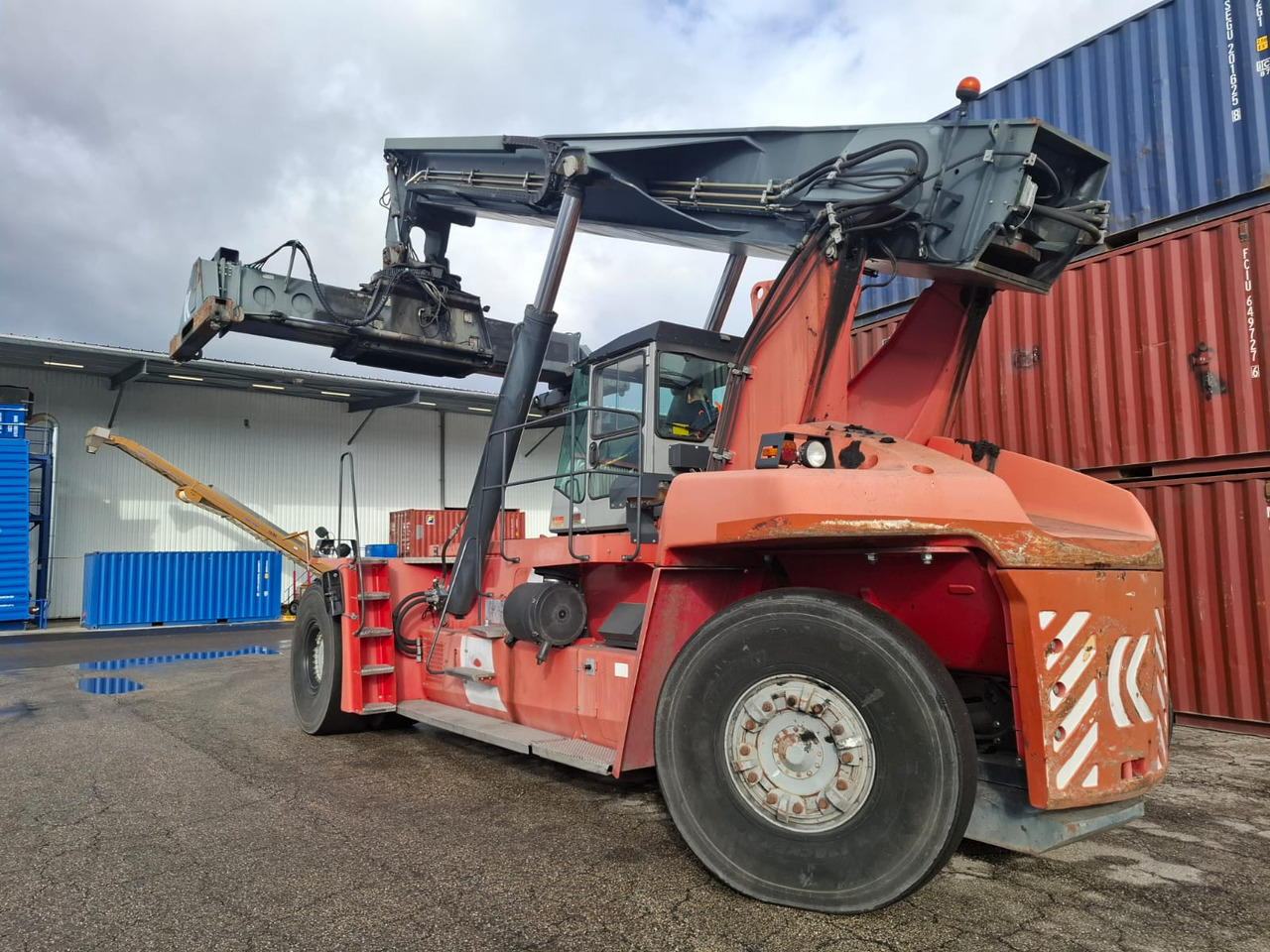 KALMAR DRF 450 60 S5 - آلة حمل الحاويات في الأماكن الصغيرة: صورة 1 KALMAR DRF 450 60 S5 - آلة حمل الحاويات في الأماكن الصغيرة: صورة 1