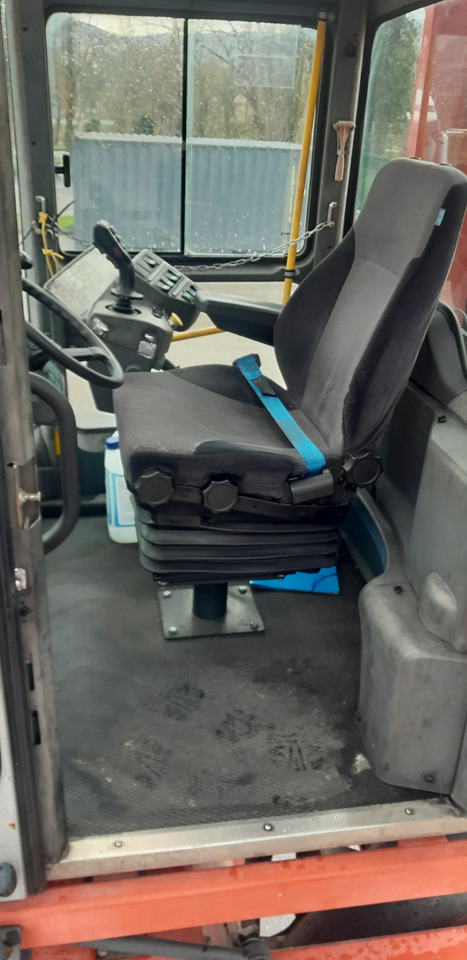 KALMAR DRF 450 70 S5XS - آلة حمل الحاويات في الأماكن الصغيرة: صورة 4 KALMAR DRF 450 70 S5XS - آلة حمل الحاويات في الأماكن الصغيرة: صورة 4