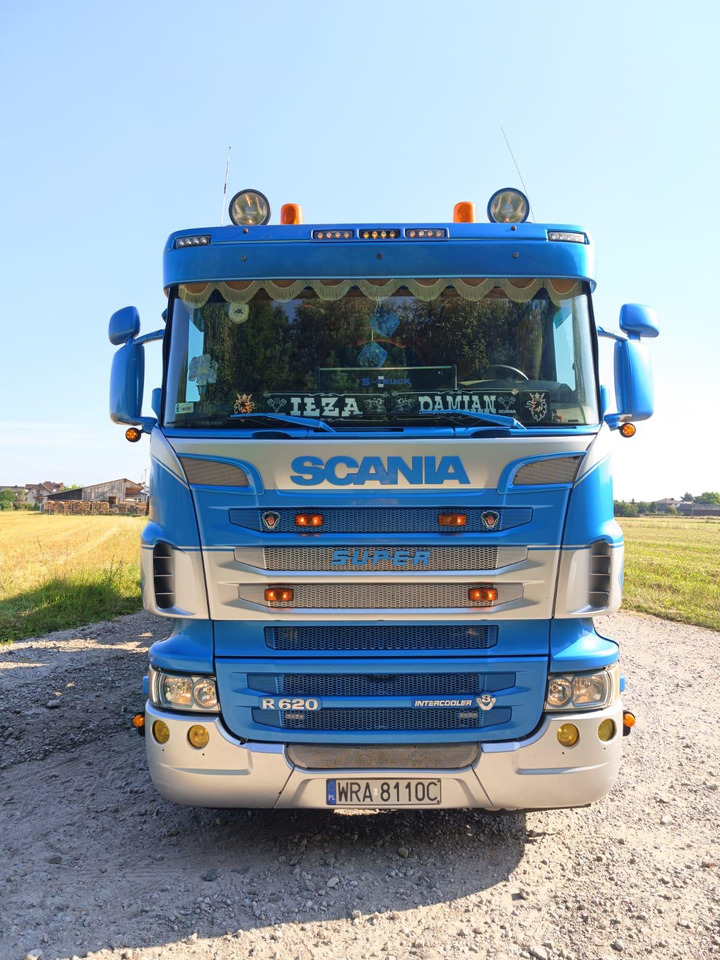 SCANIA R620 V8 - شاحنة قطع الأشجار, شاحنة كرين: صورة 1 SCANIA R620 V8 - شاحنة قطع الأشجار, شاحنة كرين: صورة 1