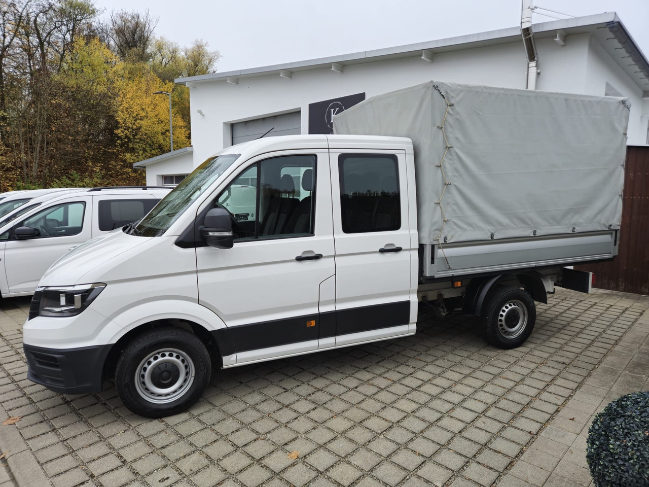 VOLKSWAGEN Crafter Pritsche 35 DOKA mittellang 4MOTION - شاحنة مغلقة بستائر جانبية: صورة 3 VOLKSWAGEN Crafter Pritsche 35 DOKA mittellang 4MOTION - شاحنة مغلقة بستائر جانبية: صورة 3