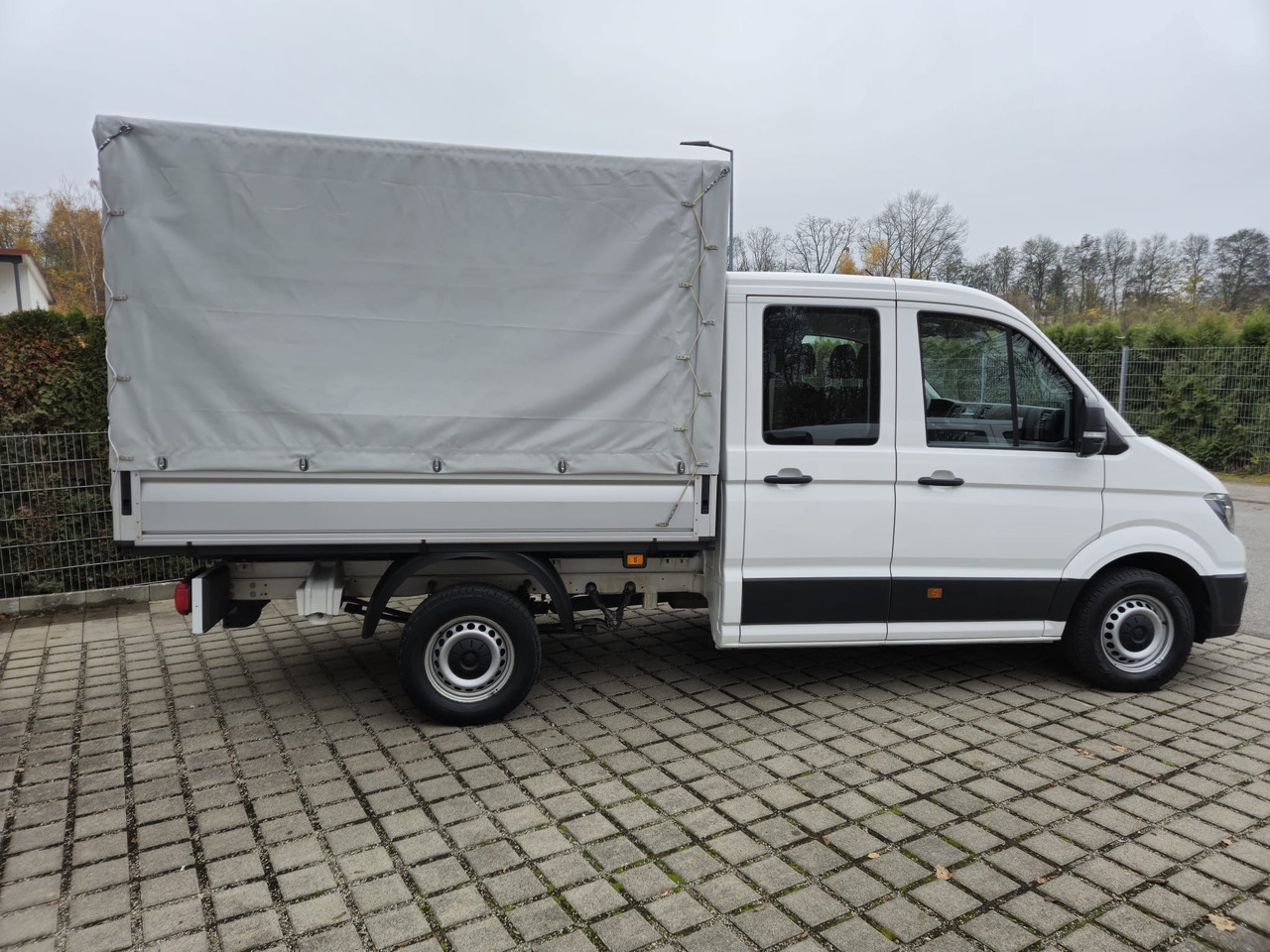 VOLKSWAGEN Crafter Pritsche 35 DOKA mittellang 4MOTION - شاحنة مغلقة بستائر جانبية: صورة 4 VOLKSWAGEN Crafter Pritsche 35 DOKA mittellang 4MOTION - شاحنة مغلقة بستائر جانبية: صورة 4