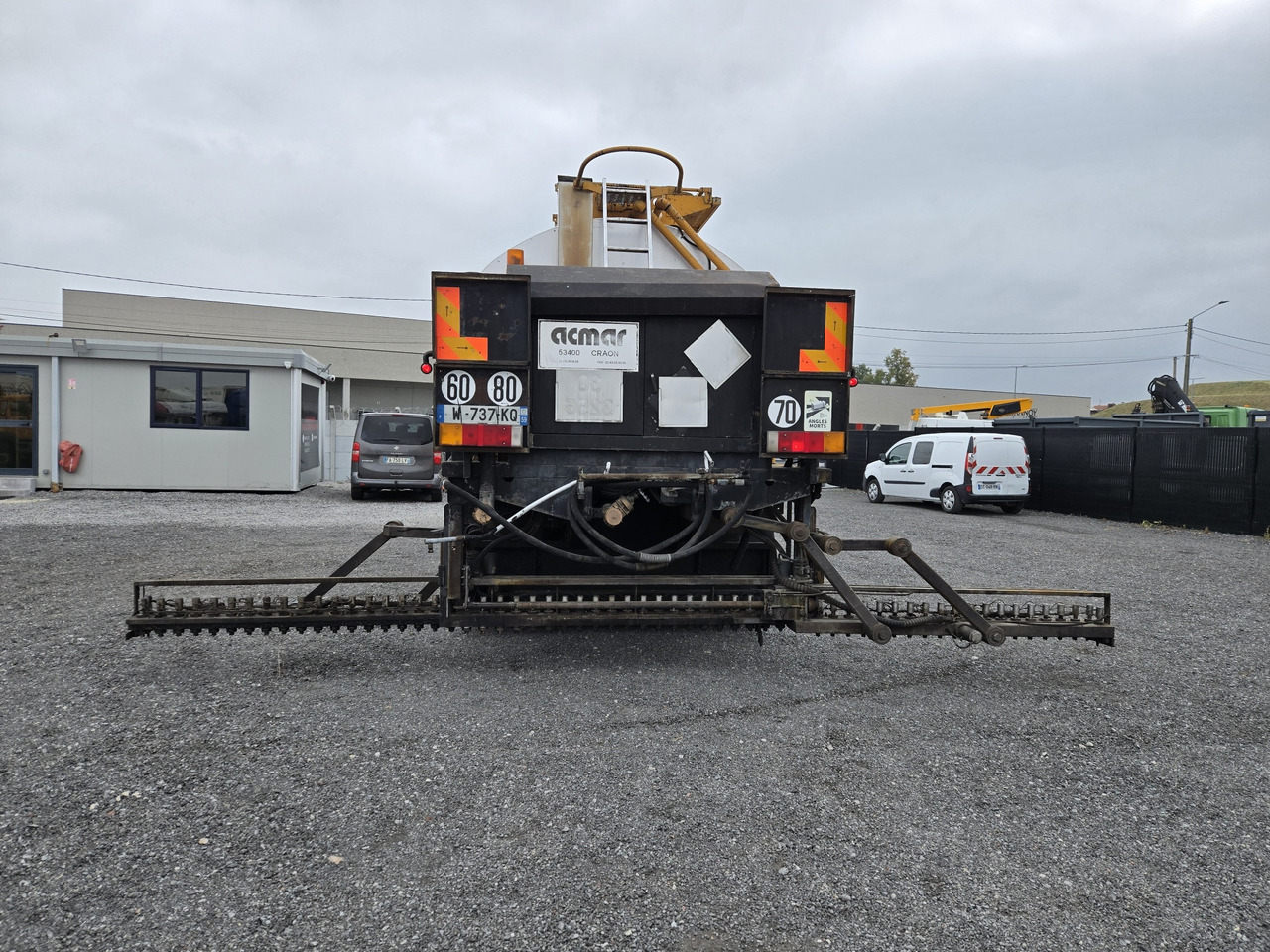 Renault Premium 300 - موزع الأسفلت: صورة 4 Renault Premium 300 - موزع الأسفلت: صورة 4