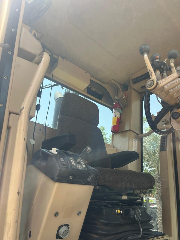 ماكينة تسوية CATERPILLAR 140H: صورة 25