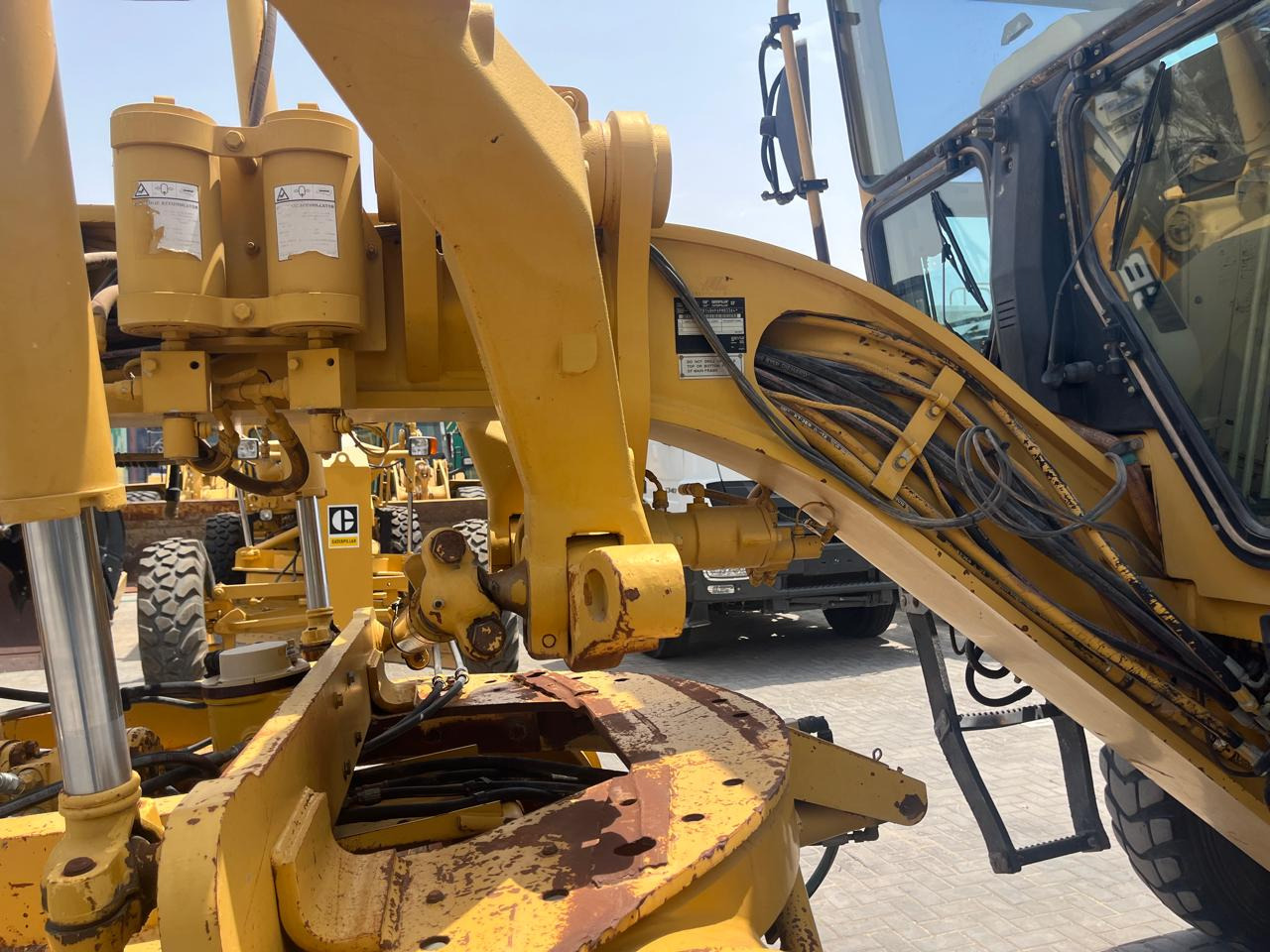 ماكينة تسوية CATERPILLAR 140H: صورة 23