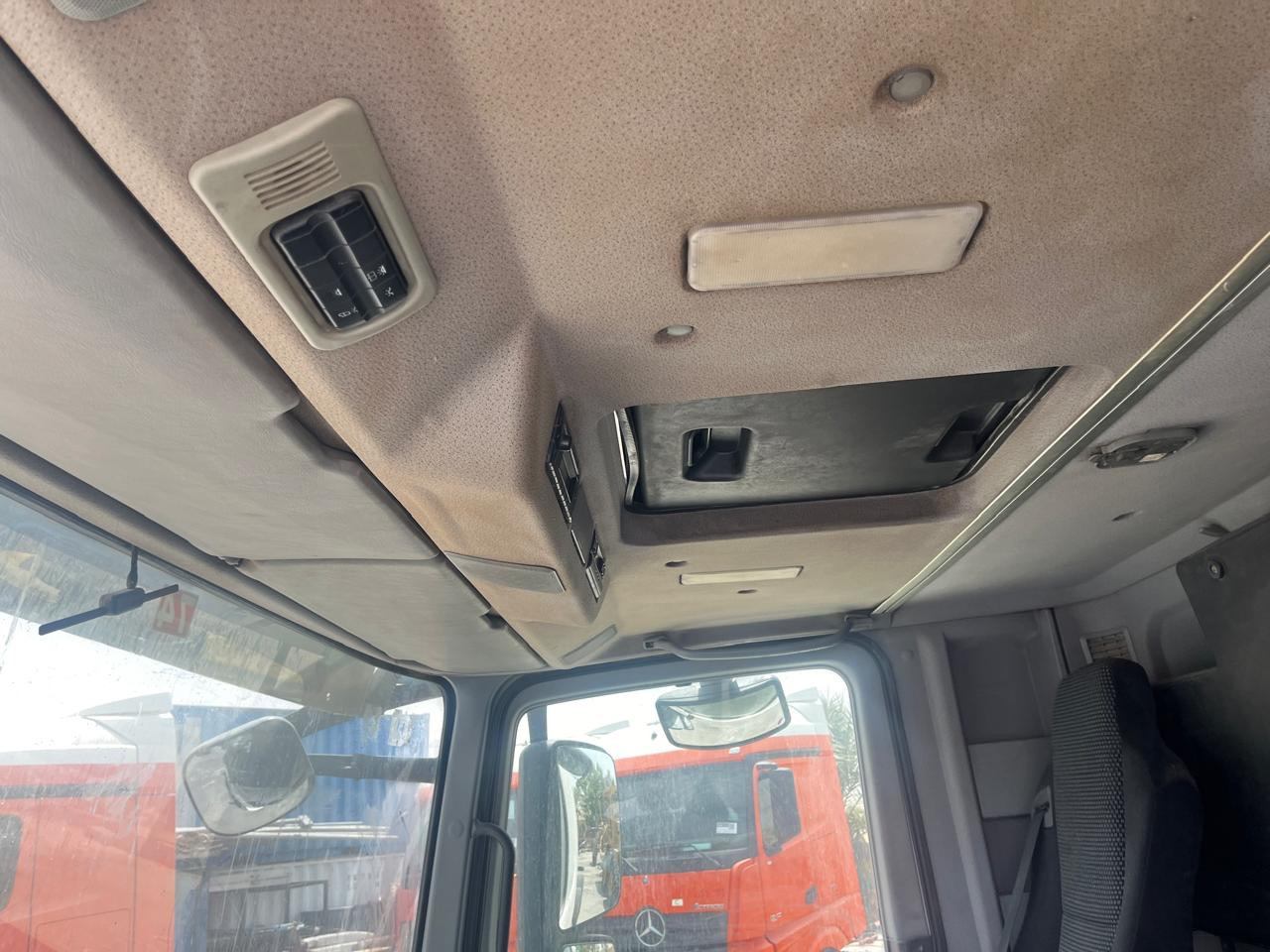 MERCEDES-BENZ Actros 3340 - شاحنة بهيكل معدني للمقصورة: صورة 5 MERCEDES-BENZ Actros 3340 - شاحنة بهيكل معدني للمقصورة: صورة 5