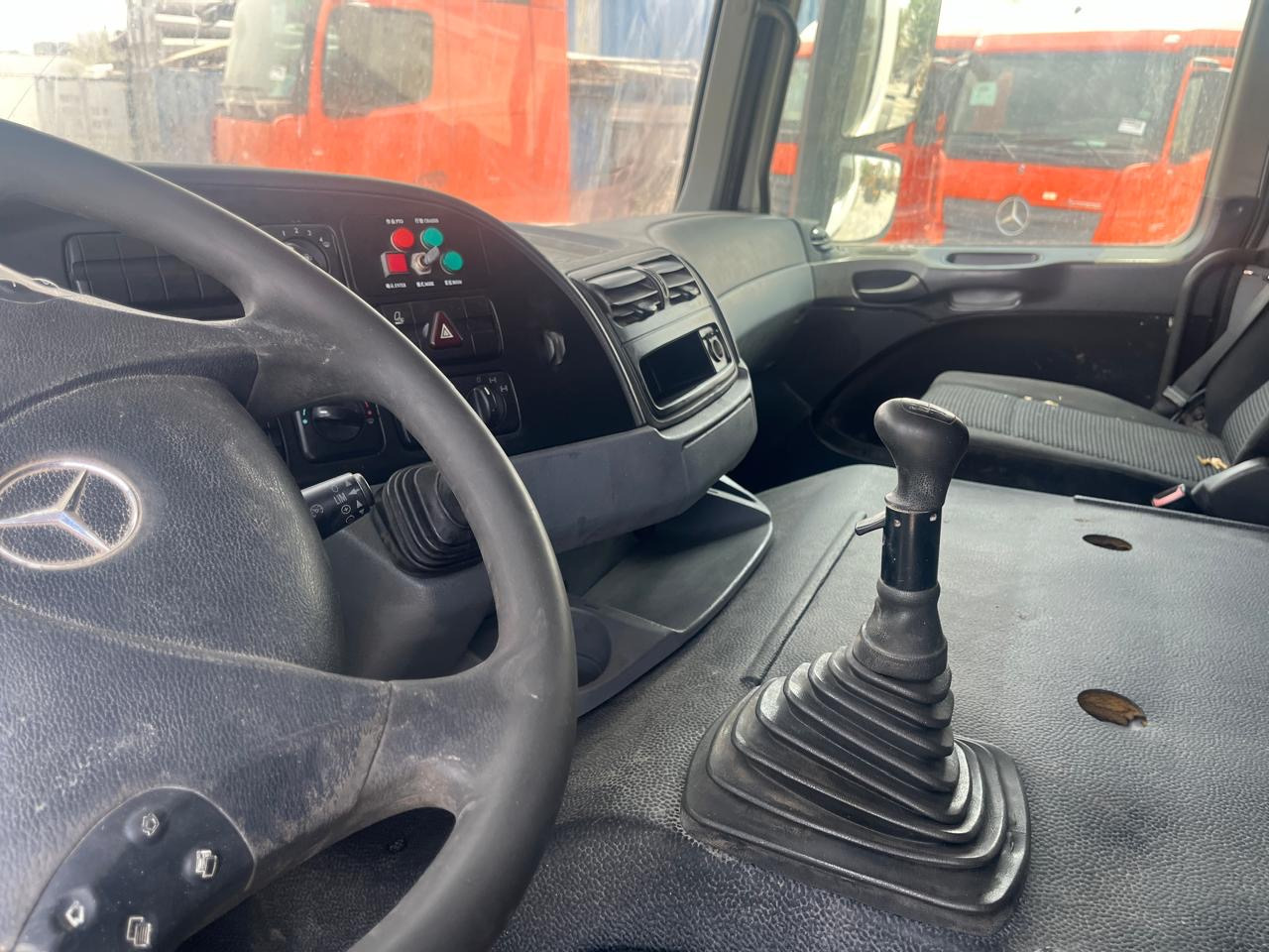 MERCEDES-BENZ Actros 3340 - شاحنة بهيكل معدني للمقصورة: صورة 4 MERCEDES-BENZ Actros 3340 - شاحنة بهيكل معدني للمقصورة: صورة 4