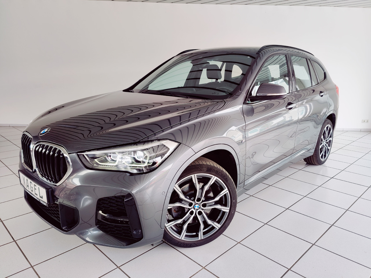 BMW X1 xDrive 20 d M Sport Navi Ambiente PDC SHZ Apple Android - سيارة دفع رباعي: صورة 1 BMW X1 xDrive 20 d M Sport Navi Ambiente PDC SHZ Apple Android - سيارة دفع رباعي: صورة 1