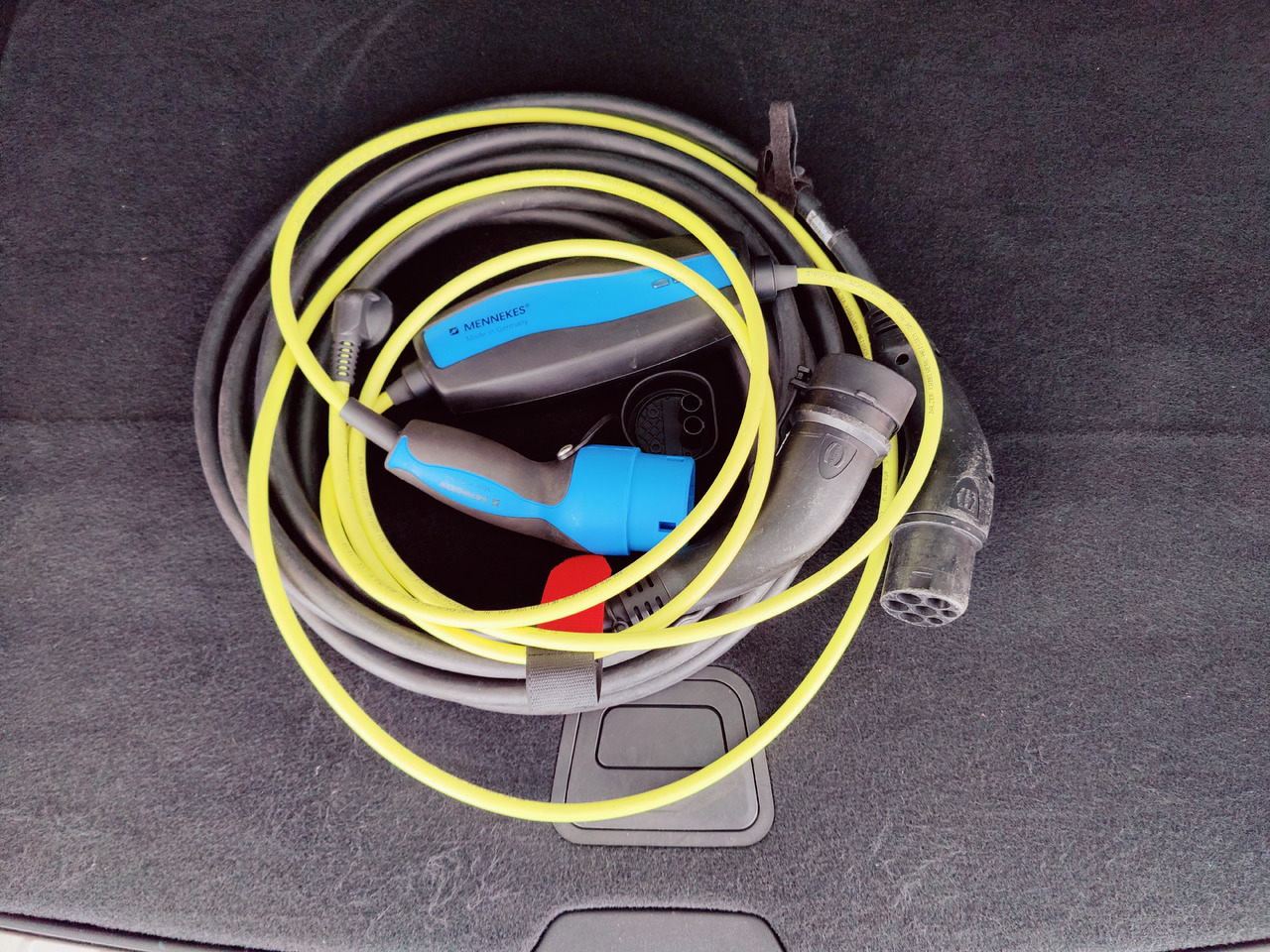 سيارة دفع رباعي Volvo XC60 t8 twin engine Momentum Plug-In Hybrid AWD AHK Leder Navi: صورة 14