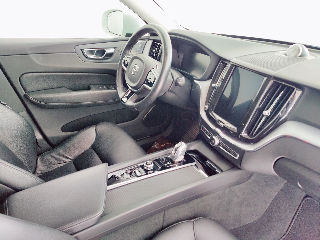 سيارة دفع رباعي Volvo XC60 t8 twin engine Momentum Plug-In Hybrid AWD AHK Leder Navi: صورة 11