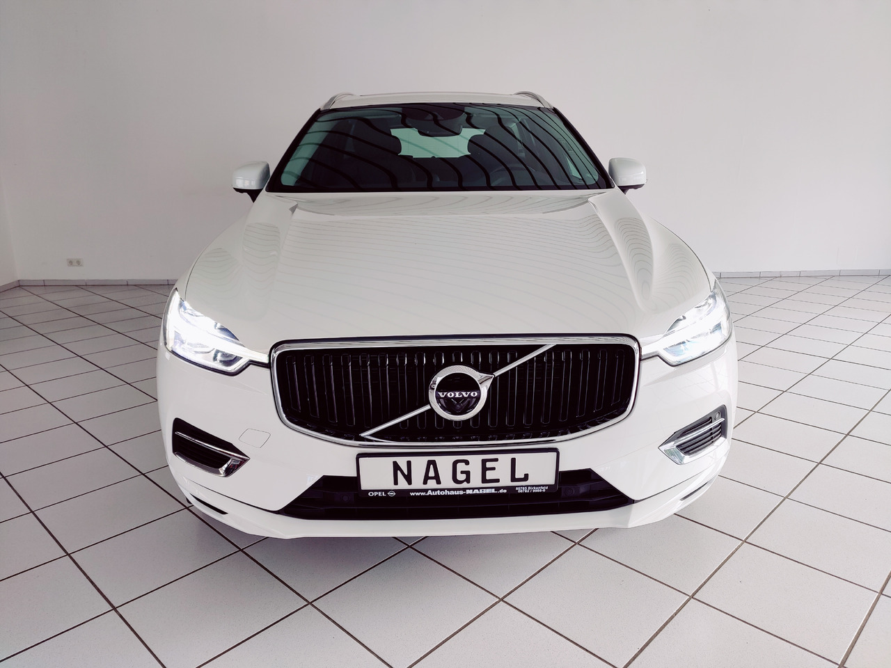 Volvo XC60 t8 twin engine Momentum Plug-In Hybrid AWD AHK Leder Navi - سيارة دفع رباعي: صورة 3 Volvo XC60 t8 twin engine Momentum Plug-In Hybrid AWD AHK Leder Navi - سيارة دفع رباعي: صورة 3