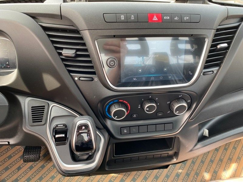 Iveco Daily 50C18HA8 Z Pritsche+Plane Iveco Daily 50C18HA8 Z Pritsche+Plane - شاحنة مغلقة بستائر جانبية: صورة 4 Iveco Daily 50C18HA8 Z Pritsche+Plane Iveco Daily 50C18HA8 Z Pritsche+Plane - شاحنة مغلقة بستائر جانبية: صورة 4