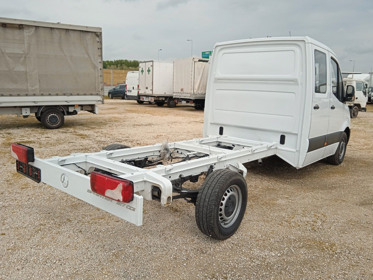 Mercedes-Benz 317 CDI Doka Pritsche - شاحنة توصيل مفتوحة, الشاحنات الصغيرة كابينة مزدوجة: صورة 2 Mercedes-Benz 317 CDI Doka Pritsche - شاحنة توصيل مفتوحة, الشاحنات الصغيرة كابينة مزدوجة: صورة 2