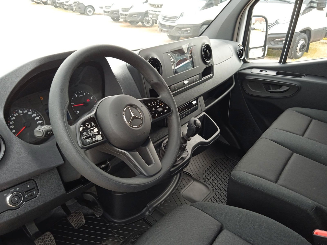 Mercedes-Benz 317 CDI Doka Pritsche - شاحنة توصيل مفتوحة, الشاحنات الصغيرة كابينة مزدوجة: صورة 3 Mercedes-Benz 317 CDI Doka Pritsche - شاحنة توصيل مفتوحة, الشاحنات الصغيرة كابينة مزدوجة: صورة 3