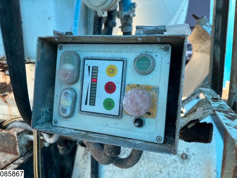 شاحنة خلاطة خرسانة DAF CF 400 8x4, EURO 6, 8m3, Intermix, Remote: صورة 14 شاحنة خلاطة خرسانة DAF CF 400 8x4, EURO 6, 8m3, Intermix, Remote: صورة 14