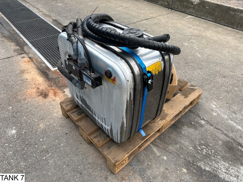 HYVA Tank, pump, hoses, control valve - خزان هيدروليكي: صورة 3 HYVA Tank, pump, hoses, control valve - خزان هيدروليكي: صورة 3