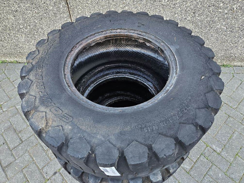 Ahlmann AL95-Titan 12.5/80-18-Tire/Reifen/Band - الإطارات والجنوط - آلات الإنشاء: صورة 4 Ahlmann AL95-Titan 12.5/80-18-Tire/Reifen/Band - الإطارات والجنوط - آلات الإنشاء: صورة 4