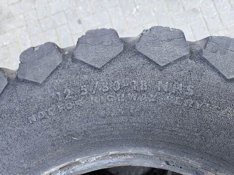 Ahlmann AL95-Titan 12.5/80-18-Tire/Reifen/Band - الإطارات والجنوط - آلات الإنشاء: صورة 5 Ahlmann AL95-Titan 12.5/80-18-Tire/Reifen/Band - الإطارات والجنوط - آلات الإنشاء: صورة 5