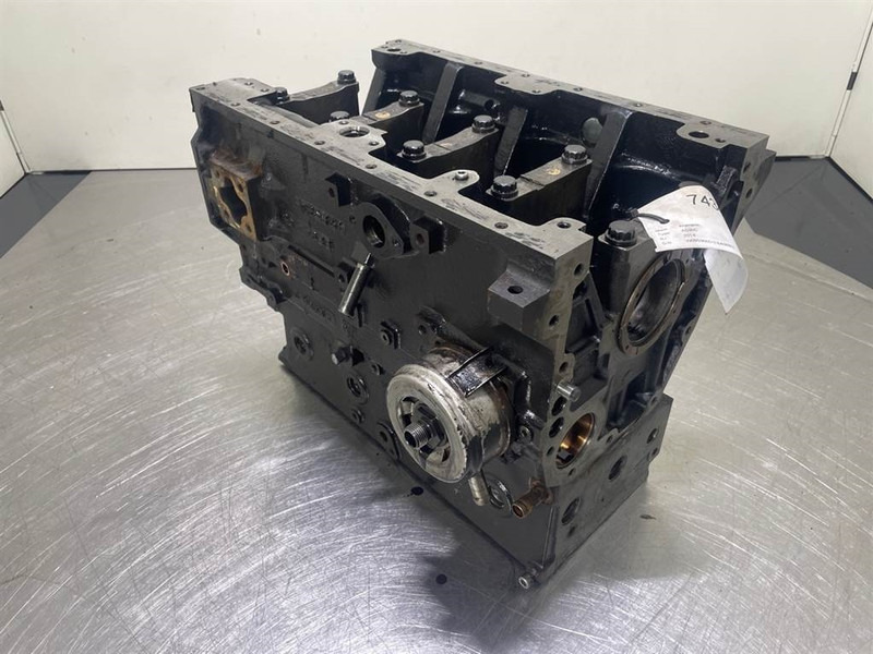 Ahlmann AS900-Cummins B3.3T-4989845-Crankcase/Unterblock - محرك - آلات الإنشاء: صورة 4 Ahlmann AS900-Cummins B3.3T-4989845-Crankcase/Unterblock - محرك - آلات الإنشاء: صورة 4
