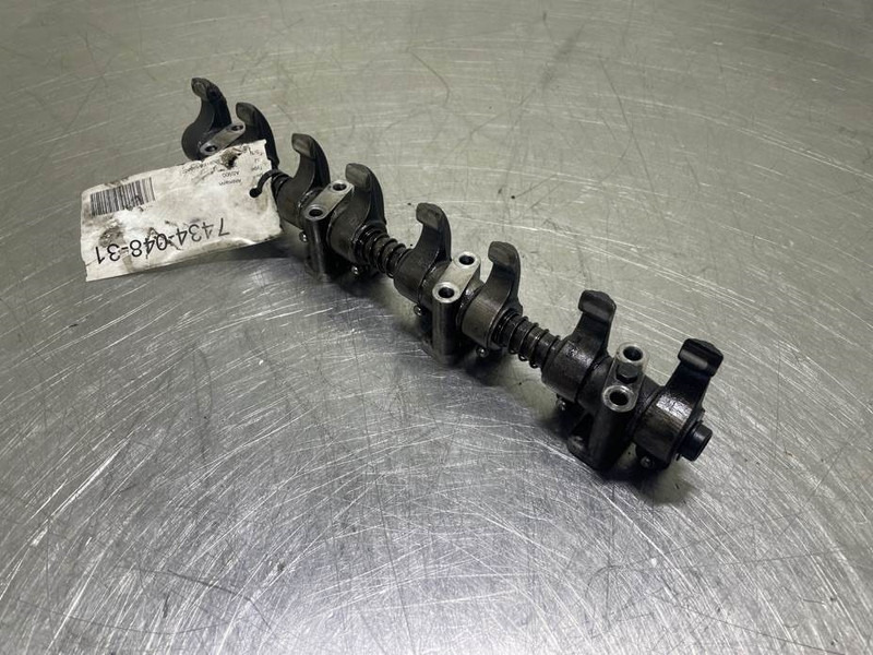 Ahlmann AS900-Cummins B3.3T-Rocker arm assembly - محرك - آلات الإنشاء: صورة 2 Ahlmann AS900-Cummins B3.3T-Rocker arm assembly - محرك - آلات الإنشاء: صورة 2