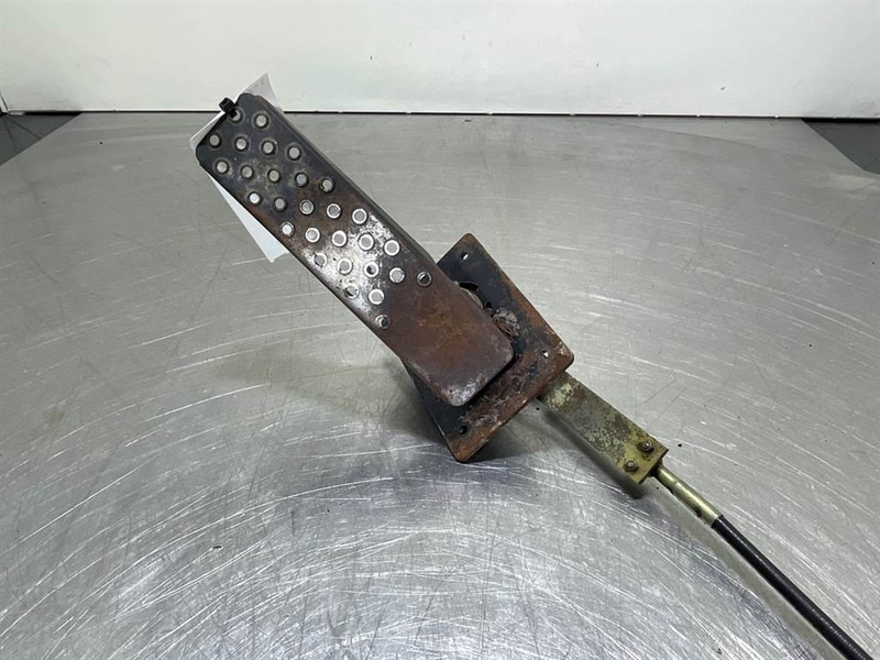 Ahlmann AZ14-4184957A-Gas pedal/Fusspedal - الكابينة والداخلية - آلات الإنشاء: صورة 2 Ahlmann AZ14-4184957A-Gas pedal/Fusspedal - الكابينة والداخلية - آلات الإنشاء: صورة 2
