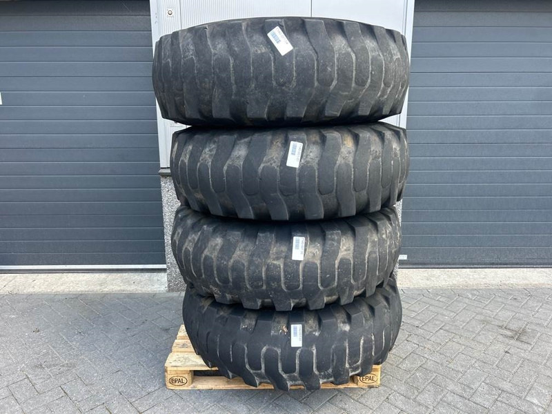 Ahlmann AZ14-CEAT 17.5-25-Tire/Reifen/Band - الإطارات والجنوط - آلات الإنشاء: صورة 1 Ahlmann AZ14-CEAT 17.5-25-Tire/Reifen/Band - الإطارات والجنوط - آلات الإنشاء: صورة 1