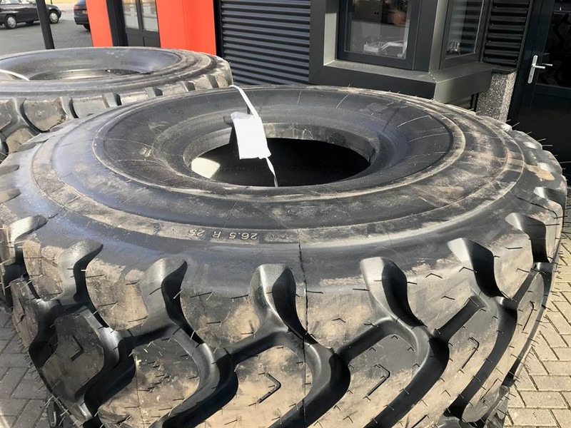 Banden/Reifen/Tires 26.5R25 XHA - Tyre/Reifen/Band - الإطارات والجنوط - آلات الإنشاء: صورة 4 Banden/Reifen/Tires 26.5R25 XHA - Tyre/Reifen/Band - الإطارات والجنوط - آلات الإنشاء: صورة 4