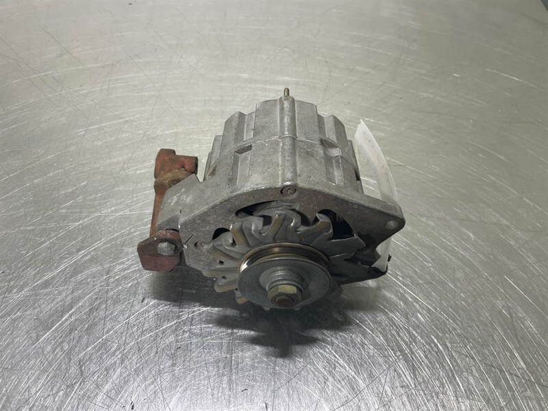 Bosch 0120488208-28V 35A-Alternator/Lichtmaschine/Dynamo - محرك - آلات الإنشاء: صورة 1 Bosch 0120488208-28V 35A-Alternator/Lichtmaschine/Dynamo - محرك - آلات الإنشاء: صورة 1