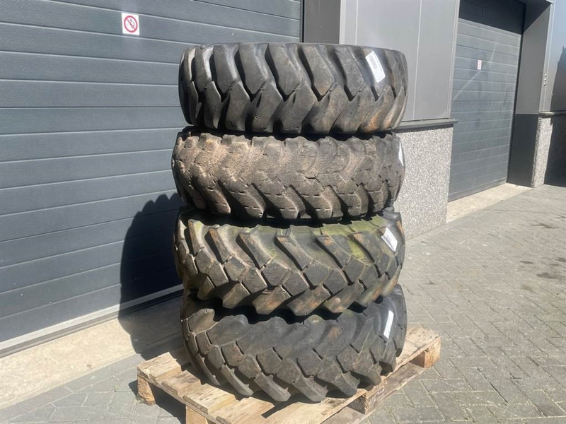 Everest 12.5-18 - Tire/Reifen/Band - الإطارات والجنوط - آلات الإنشاء: صورة 3 Everest 12.5-18 - Tire/Reifen/Band - الإطارات والجنوط - آلات الإنشاء: صورة 3
