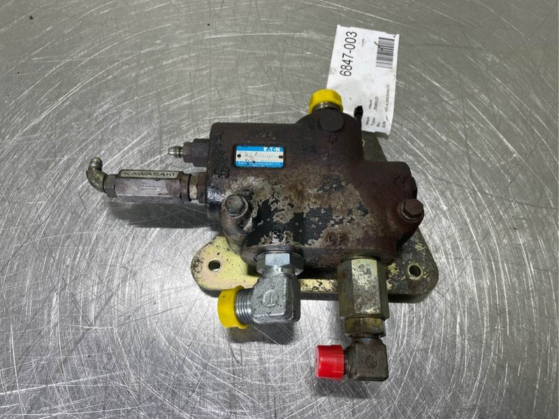 Hitachi ZW95LSD-Eaton 606-9207-002-Valve/Ventile/Ventiel - أجهزة هيدروليكية - آلات الإنشاء: صورة 1 Hitachi ZW95LSD-Eaton 606-9207-002-Valve/Ventile/Ventiel - أجهزة هيدروليكية - آلات الإنشاء: صورة 1
