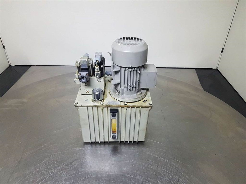 Hydac -0,25 kW-Rotor 5RN71MO4E12-Compact-/steering - أجهزة هيدروليكية - آلات الإنشاء: صورة 1 Hydac -0,25 kW-Rotor 5RN71MO4E12-Compact-/steering - أجهزة هيدروليكية - آلات الإنشاء: صورة 1