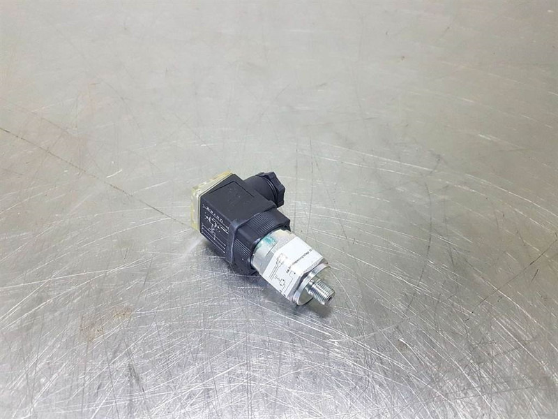 Hydac VMF 2 D.1 /-L24-301705-Clogging indicators - النظام الكهربائي - آلات الإنشاء: صورة 1 Hydac VMF 2 D.1 /-L24-301705-Clogging indicators - النظام الكهربائي - آلات الإنشاء: صورة 1
