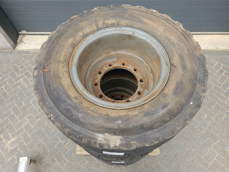 Liebherr 10.00-20 - Tire/Reifen/Band - الإطارات والجنوط - آلات الإنشاء: صورة 4 Liebherr 10.00-20 - Tire/Reifen/Band - الإطارات والجنوط - آلات الإنشاء: صورة 4