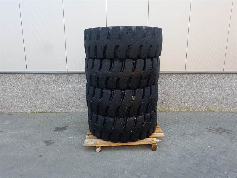 Liebherr L514 Stereo-Goodyear 17.5R25-Tire/Reifen/Band - إطارات - آلات الإنشاء: صورة 1 Liebherr L514 Stereo-Goodyear 17.5R25-Tire/Reifen/Band - إطارات - آلات الإنشاء: صورة 1