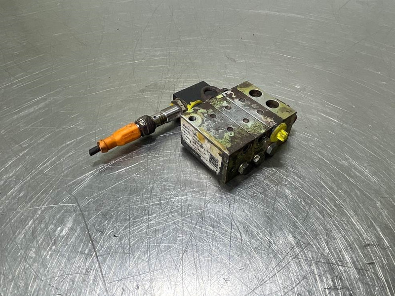 Liebherr L524-10444143 / 11341172-Lubricating system - إطار هيكلي/ إطار معدني - آلات الإنشاء: صورة 1 Liebherr L524-10444143 / 11341172-Lubricating system - إطار هيكلي/ إطار معدني - آلات الإنشاء: صورة 1