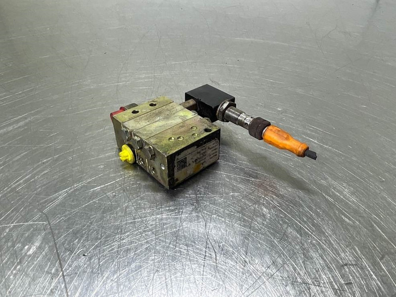 Liebherr L524-10444143 / 11341172-Lubricating system - إطار هيكلي/ إطار معدني - آلات الإنشاء: صورة 4 Liebherr L524-10444143 / 11341172-Lubricating system - إطار هيكلي/ إطار معدني - آلات الإنشاء: صورة 4