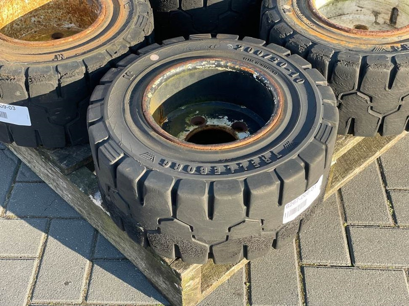 Linde -Trelleborg 200/50-10-Tire/Reifen/Band - الإطارات والجنوط - آلات الإنشاء: صورة 2 Linde -Trelleborg 200/50-10-Tire/Reifen/Band - الإطارات والجنوط - آلات الإنشاء: صورة 2