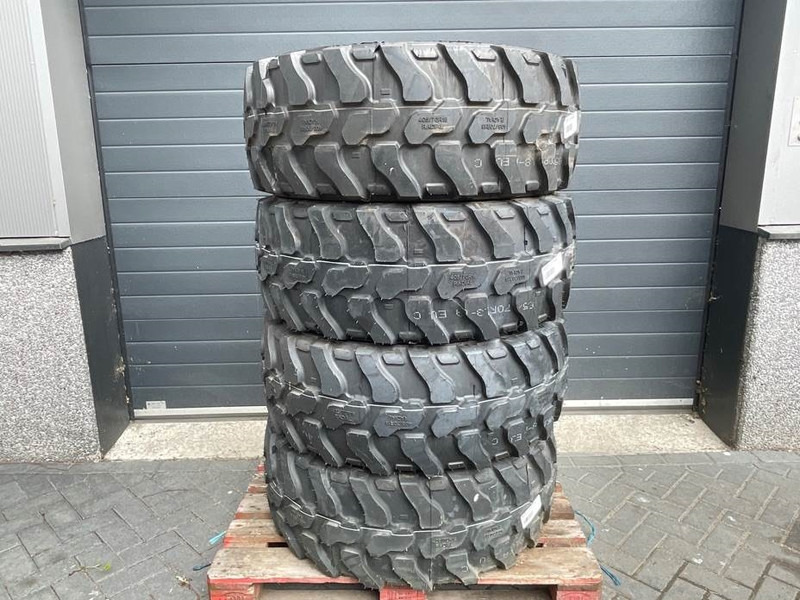 Magna 405/70R18-Tire/Reifen/Band - الإطارات والجنوط - آلات الإنشاء: صورة 1 Magna 405/70R18-Tire/Reifen/Band - الإطارات والجنوط - آلات الإنشاء: صورة 1