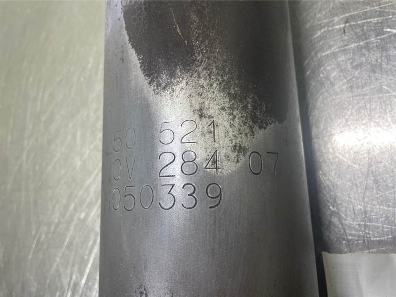 Manitou MT523-250521-Exhaust/Auspuff/Uitlaat - محرك - آلات الإنشاء: صورة 4 Manitou MT523-250521-Exhaust/Auspuff/Uitlaat - محرك - آلات الإنشاء: صورة 4