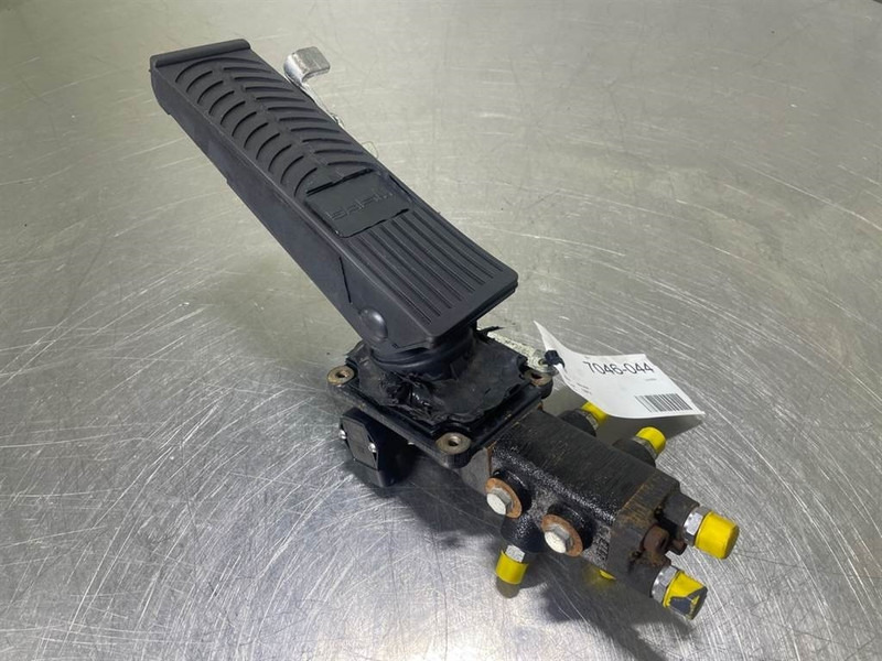Mecalac 12MTX-5360657-Brake valve/Bremsventile/Remventiel - أجهزة هيدروليكية - آلات الإنشاء: صورة 1 Mecalac 12MTX-5360657-Brake valve/Bremsventile/Remventiel - أجهزة هيدروليكية - آلات الإنشاء: صورة 1