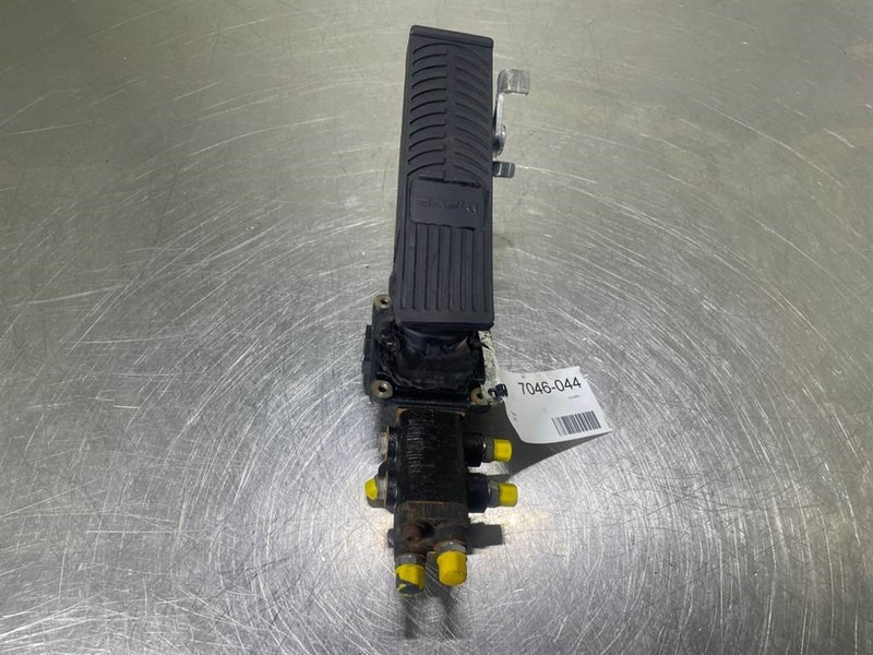 Mecalac 12MTX-5360657-Brake valve/Bremsventile/Remventiel - أجهزة هيدروليكية - آلات الإنشاء: صورة 2 Mecalac 12MTX-5360657-Brake valve/Bremsventile/Remventiel - أجهزة هيدروليكية - آلات الإنشاء: صورة 2