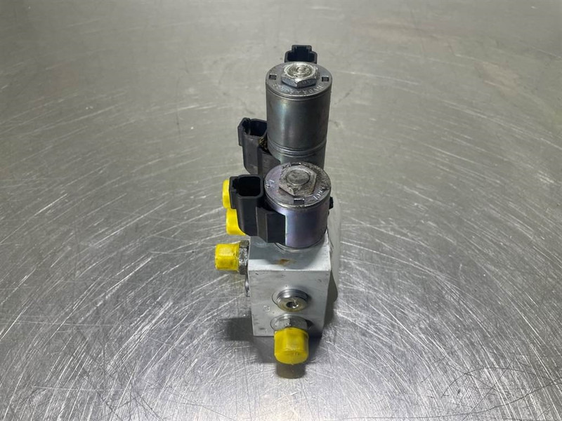 Mecalac 12MTX-6090387-Servo valve/Servoventil/Servoventiel - أجهزة هيدروليكية - آلات الإنشاء: صورة 3 Mecalac 12MTX-6090387-Servo valve/Servoventil/Servoventiel - أجهزة هيدروليكية - آلات الإنشاء: صورة 3