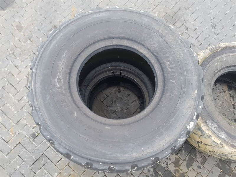 Michelin 600/65R25 - Tyre/Reifen/Band - الإطارات والجنوط - آلات الإنشاء: صورة 2 Michelin 600/65R25 - Tyre/Reifen/Band - الإطارات والجنوط - آلات الإنشاء: صورة 2