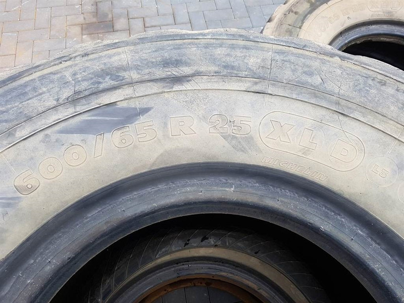 Michelin 600/65R25 - Tyre/Reifen/Band - إطارات - آلات الإنشاء: صورة 4 Michelin 600/65R25 - Tyre/Reifen/Band - إطارات - آلات الإنشاء: صورة 4
