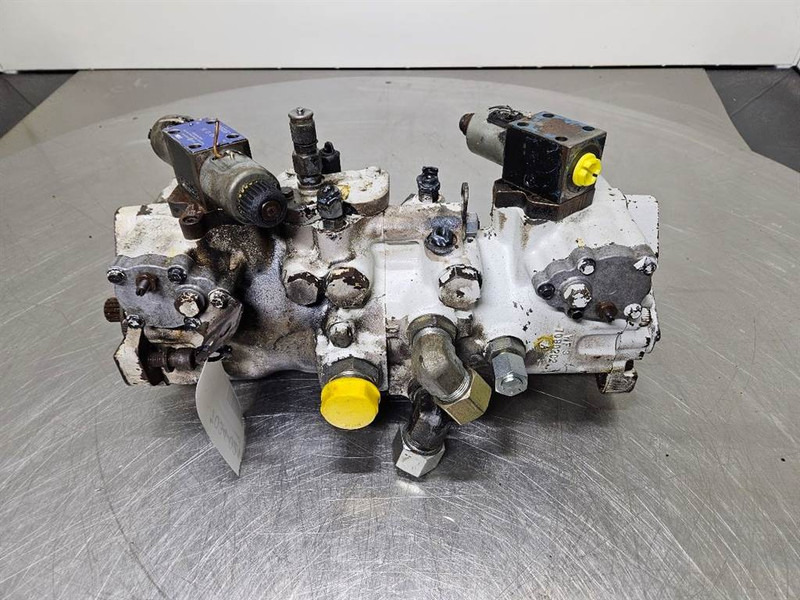 Sauer Sundstrand -7090202-Tandem pump/Fahrpumpe/Ri - أجهزة هيدروليكية - آلات الإنشاء: صورة 1 Sauer Sundstrand -7090202-Tandem pump/Fahrpumpe/Ri - أجهزة هيدروليكية - آلات الإنشاء: صورة 1