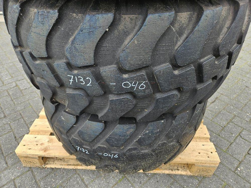Schaeff SKL834-Firestone 405/70R18-Tire/Reifen/Band - الإطارات والجنوط - آلات الإنشاء: صورة 3 Schaeff SKL834-Firestone 405/70R18-Tire/Reifen/Band - الإطارات والجنوط - آلات الإنشاء: صورة 3