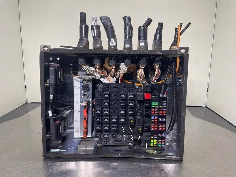 Sennebogen 835E-175343-Switch kabinet/Schaltschrank - النظام الكهربائي - آلات الإنشاء: صورة 1 Sennebogen 835E-175343-Switch kabinet/Schaltschrank - النظام الكهربائي - آلات الإنشاء: صورة 1