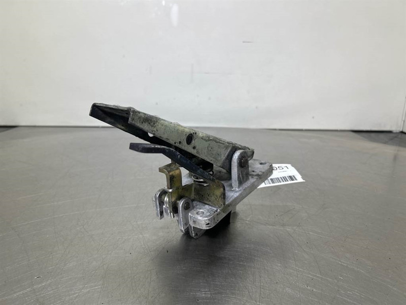 Terex TW150-6041506-Brake pedal/Bremspedal/Rempedaal - الكابينة والداخلية - آلات الإنشاء: صورة 3 Terex TW150-6041506-Brake pedal/Bremspedal/Rempedaal - الكابينة والداخلية - آلات الإنشاء: صورة 3
